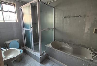 5 Bed House with En Suite in Runda - 3