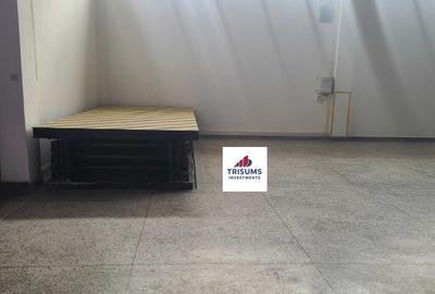 17,000 ft² Warehouse with Fibre Internet in Industrial Area - 4