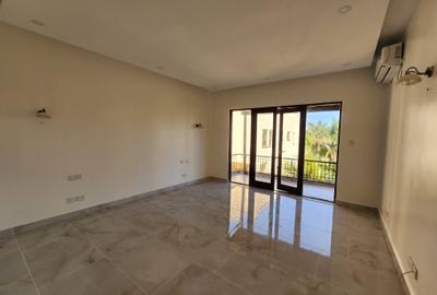 Serviced 3 Bed Apartment with En Suite at Green Wood - 3