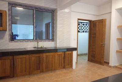 4 Bed Apartment with En Suite in Nyali Area - 4