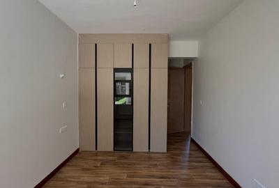 6 Bed Townhouse with En Suite in Lavington - 4
