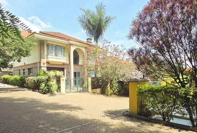 4 Bed Townhouse with En Suite at Off Brookside Drive