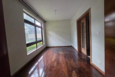 5 Bed Townhouse with En Suite in Lavington - 4