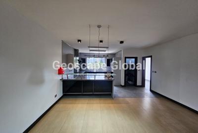 3 Bed Apartment with En Suite in Riverside - 2
