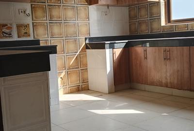3 Bed Apartment with En Suite at Links Road - 2