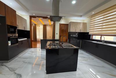 5 Bed House with En Suite at Rosslyn - 3