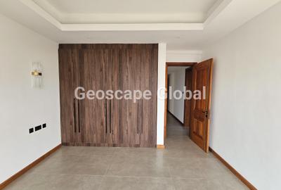 4 Bed Apartment with En Suite in Riverside - 3