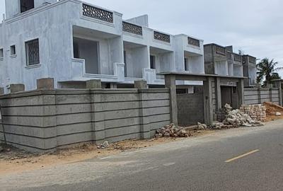 4 Bed House with En Suite in Vipingo