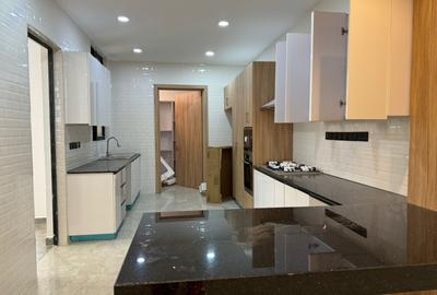 4 Bed Apartment with En Suite in Spring Valley - 3