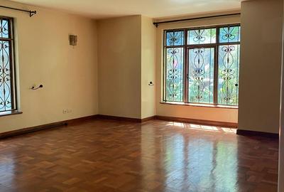6 Bed Townhouse with En Suite at Near State House Road - 3