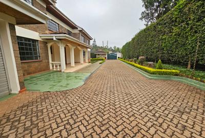 5 Bed House with En Suite in Runda - 2
