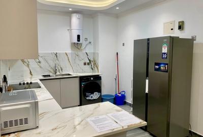 Serviced 1 Bed Apartment with En Suite in Brookside - 4