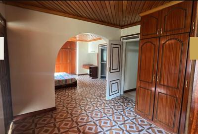 4 Bed Villa with En Suite in Lavington - 2