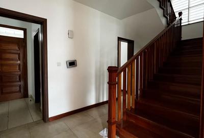 5 Bed Townhouse with En Suite in Lavington - 4