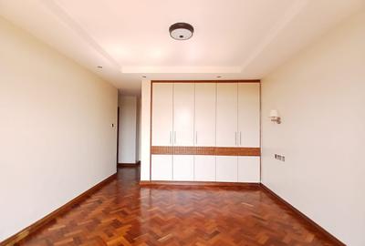 3 Bed Apartment with En Suite at Riverside Drive - 3