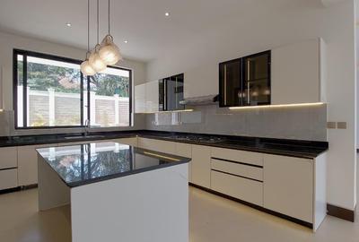 5 Bed House with En Suite at Peponi - 4