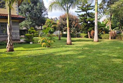 5 Bed House with En Suite in Runda - 2