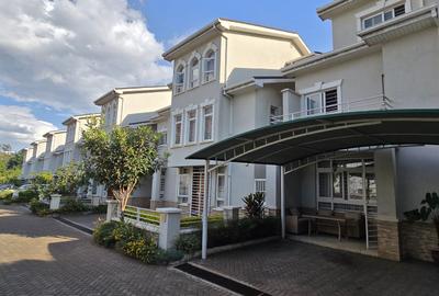 5 Bed Townhouse with En Suite at Lavington Road - 4