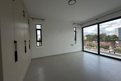 2 Bed Apartment with En Suite in Brookside - 3