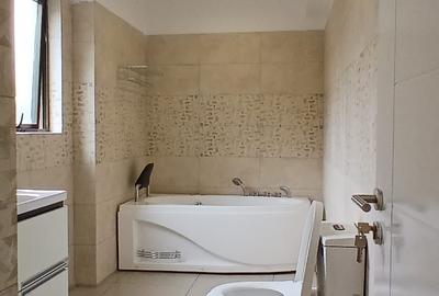 4 Bed Apartment with En Suite at Hatheru Road - 3