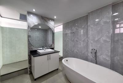 4 Bed Apartment with En Suite in Westlands Area - 4