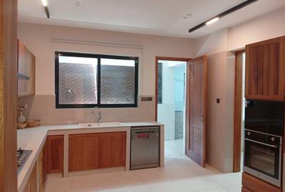 3 Bed Apartment with En Suite at Mt Kenya Road - 2