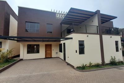 4 Bed Townhouse with En Suite at Banana Road
