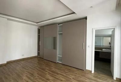 4 Bed Apartment with En Suite in Riverside - 4