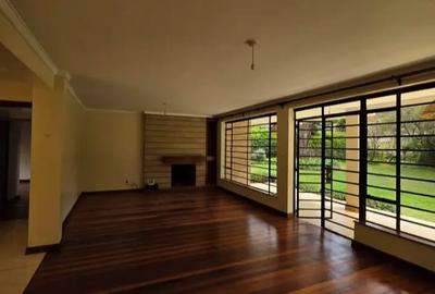 5 Bed Townhouse with En Suite at Lavington - 2