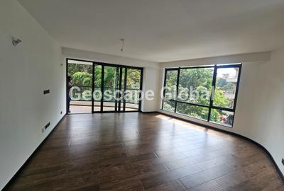 3 Bed Apartment with En Suite in Spring Valley