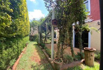 5 Bed Townhouse with En Suite in Lavington - 2