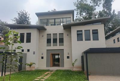 4 Bed Townhouse with En Suite at Runda - 2