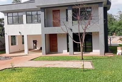 4 Bed Townhouse with En Suite in Ridgeways - 2
