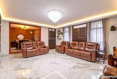 5 Bed Townhouse with En Suite in Lavington - 2