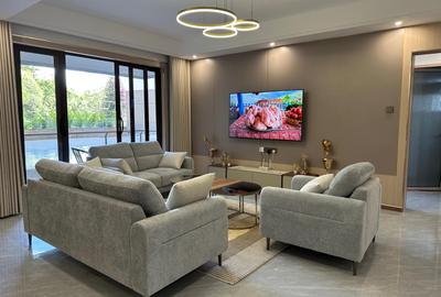 Serviced 2 Bed Apartment with En Suite in Riverside