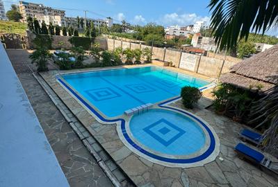 1 Bed Apartment with En Suite at Serena Road - 3