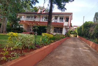 5 Bed Villa with En Suite in Runda