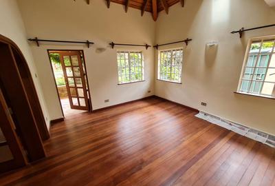 4 Bed Townhouse with En Suite at Lavington - 3