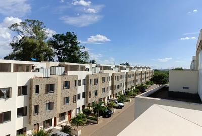 4 Bed Villa with En Suite at Garden City - 4
