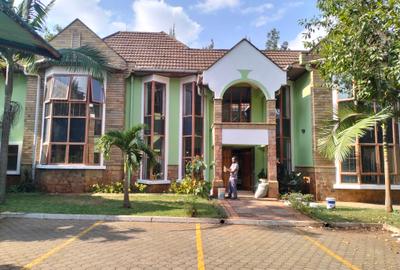 5 Bed Townhouse with En Suite in Runda - 2