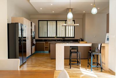 4 Bed Apartment with En Suite at Riverside Drive - 3