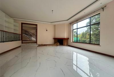 4 Bed House with En Suite in Rosslyn - 3