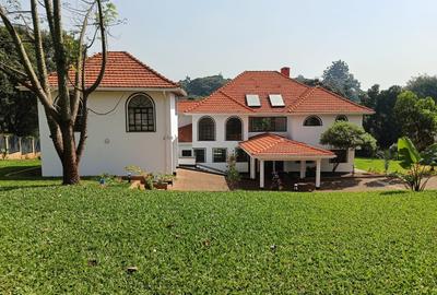 5 Bed House with En Suite at Ridgeways - 3
