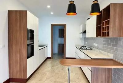 5 Bed Apartment with En Suite in Parklands