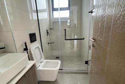 2 Bed Apartment with En Suite in Brookside - 4