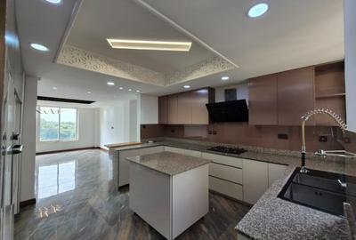 5 Bed Apartment with En Suite in General Mathenge