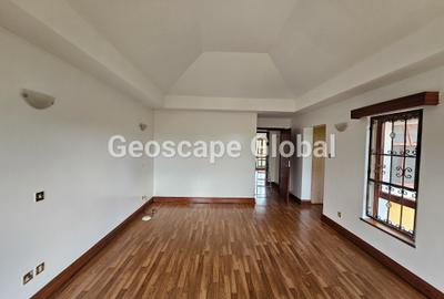 5 Bed House with En Suite in Runda - 2