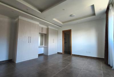 3 Bed Apartment with En Suite in Westlands Area - 2