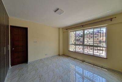 4 Bed Apartment with En Suite in Parklands - 4