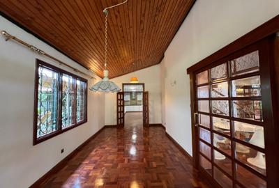8 Bed House with En Suite at Spring Valley Rd - 3